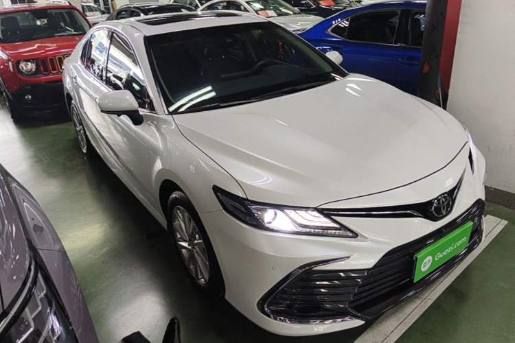 Toyota Camry 2021 — 3