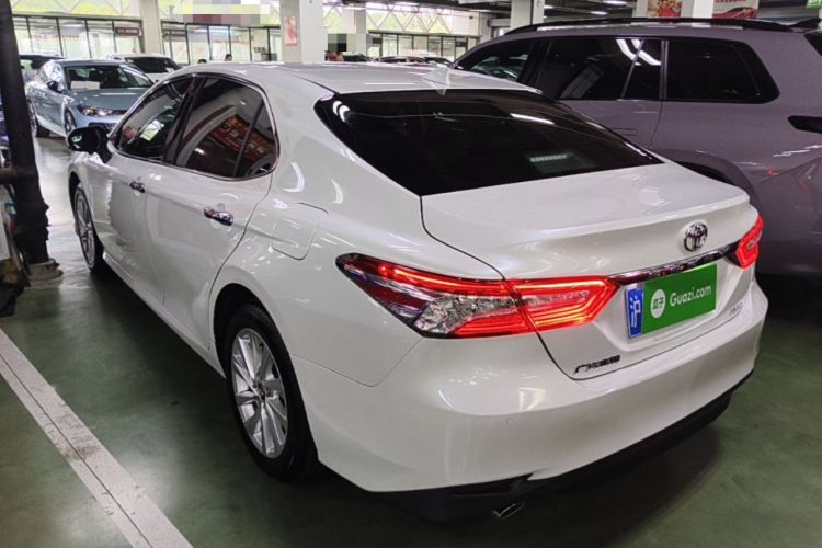 Toyota Camry 2021 — 4