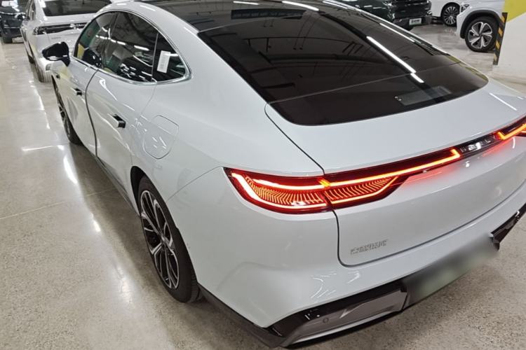 Geely Galaxy E8 2025 — 4