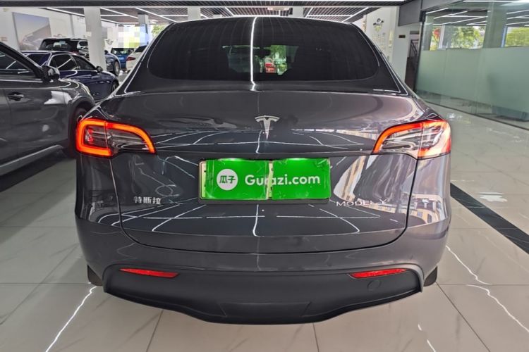 Tesla Model Y 2022 — 5