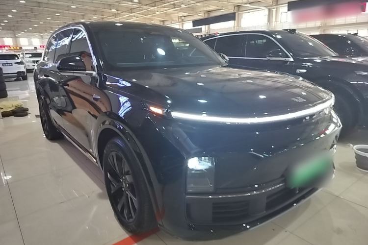 Li Auto L8 2023 — 3