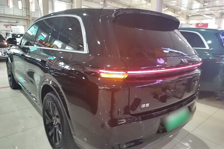 Li Auto L8 2023 — 4