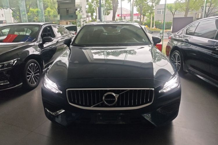 Volvo S60 2022 — 2