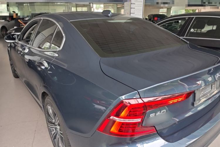 Volvo S60 2022 — 4