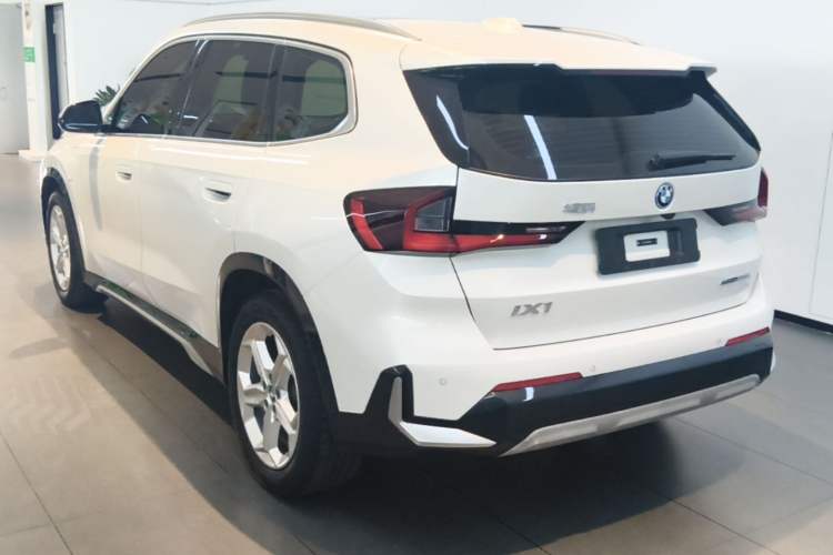 BMW iX1 2023 — 4