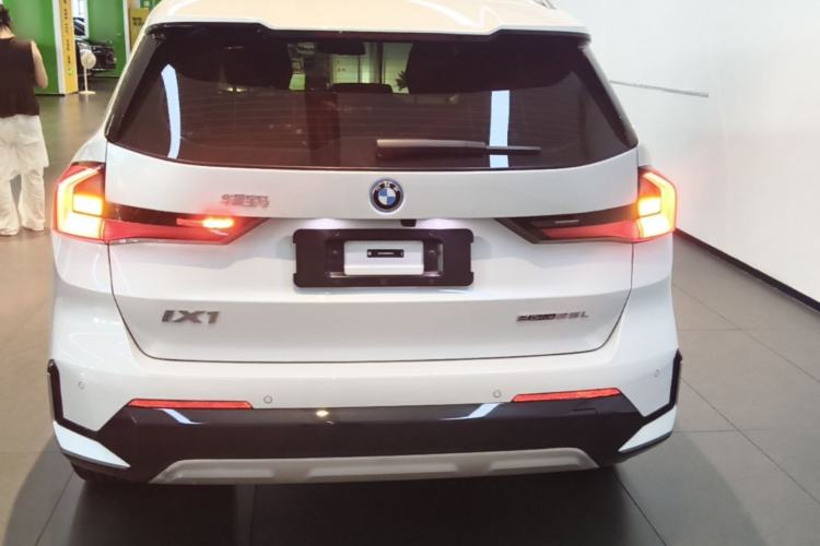 BMW iX1 2023 — 5