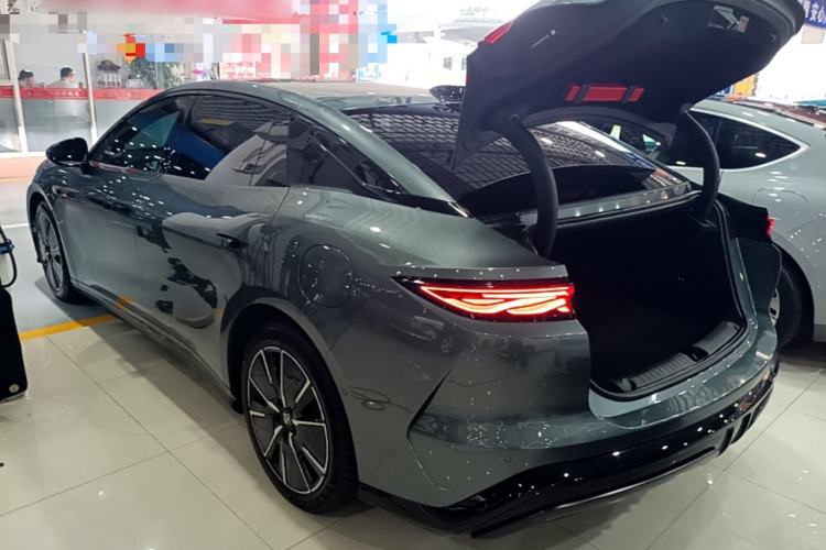 BYD Han L 2025 — 4