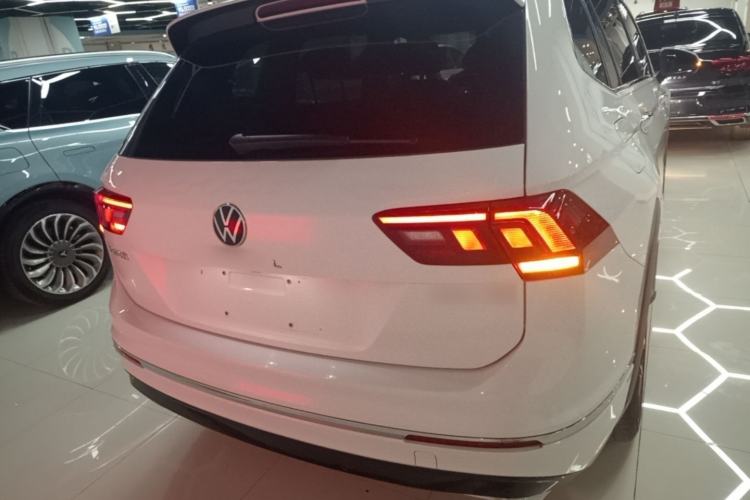 Volkswagen Tiguan L 2021 — 5