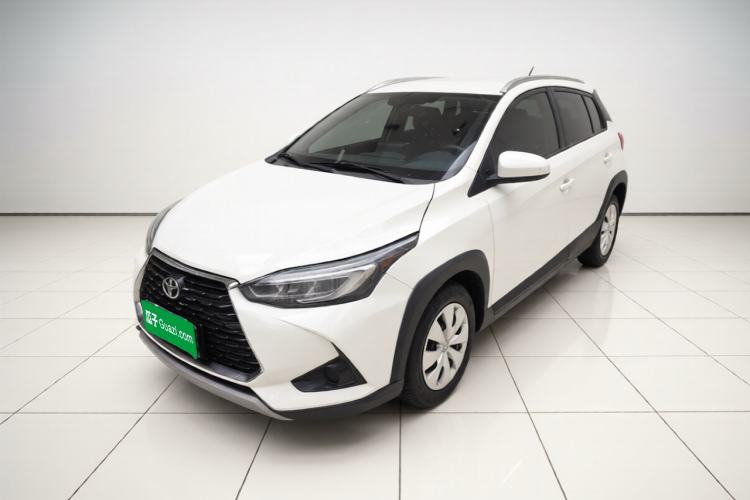 Toyota Yaris 2022 — фото 1