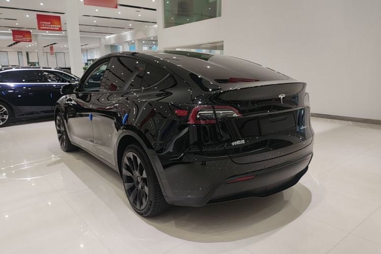 Tesla Model Y 2022 — 4
