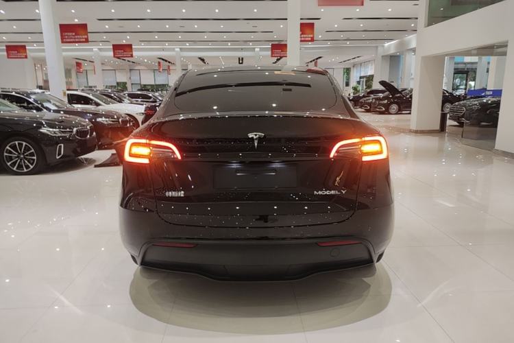 Tesla Model Y 2022 — 5