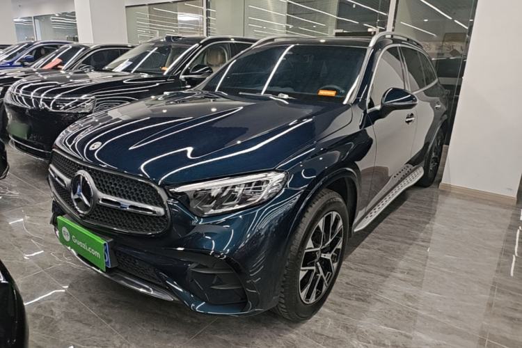 Mercedes-Benz GLC 260 L 2023 — фото 1