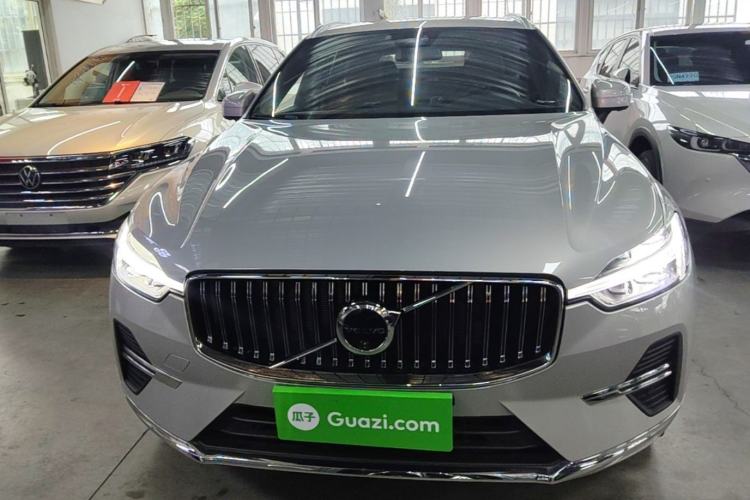 Volvo XC60 2025 — 2