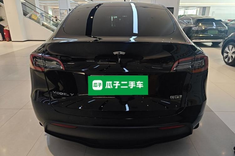 Tesla Model Y 2022 — 5