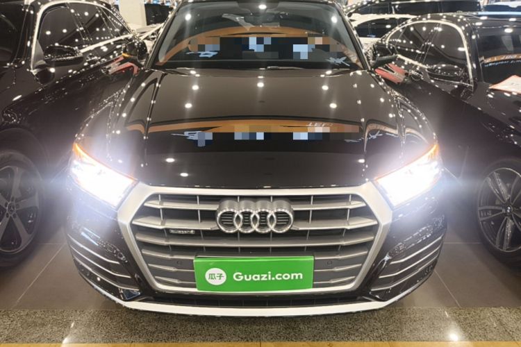 Audi Q5L 2020 — 2