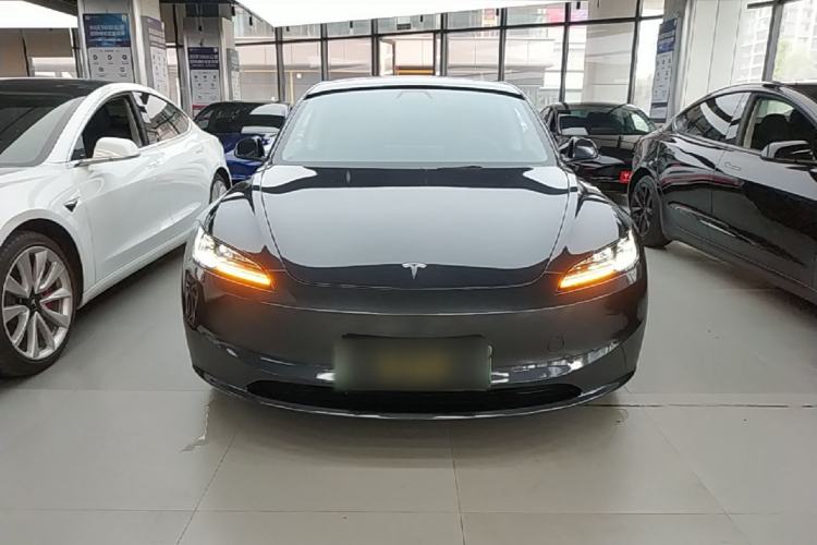Tesla Model 3 2023 — 2