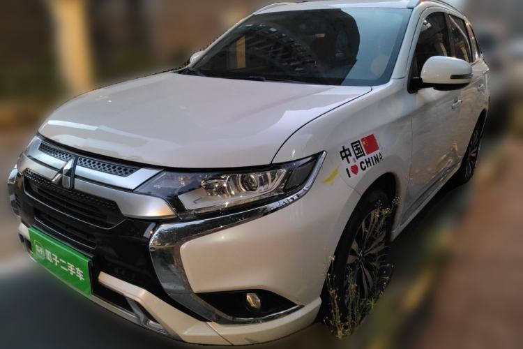 Mitsubishi outlander 2021 — фото 1