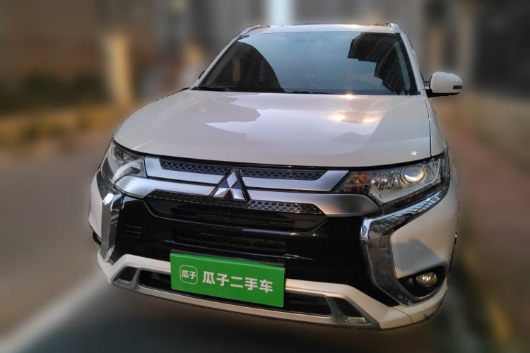 Mitsubishi outlander 2021 — фото 2