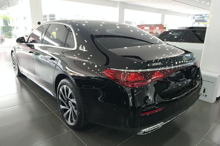 Mercedes-Benz E 300 L 2025 — 4