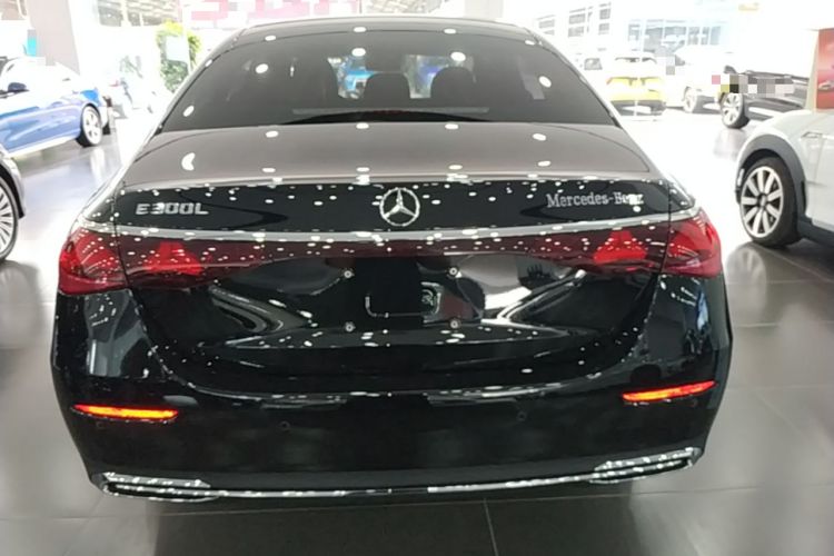 Mercedes-Benz E 300 L 2025 — 5