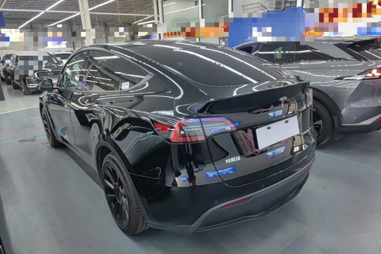 Tesla Model Y 2021 — 4