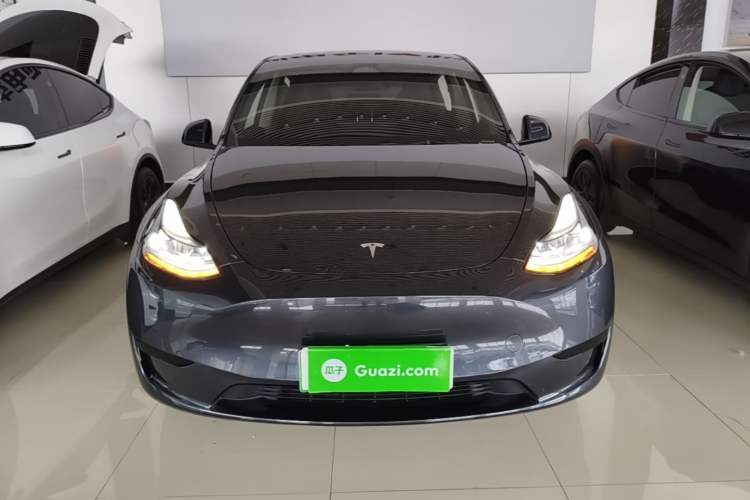 Tesla Model Y 2024 — 2