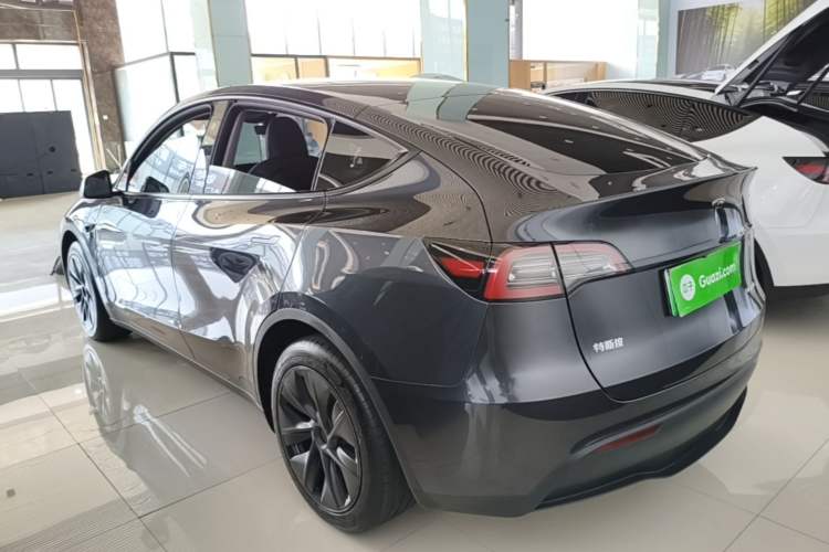 Tesla Model Y 2024 — 4