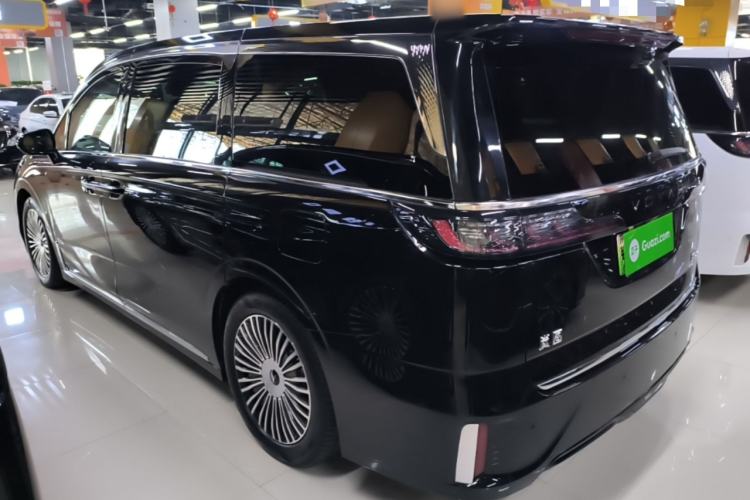 Voyah Dream 2025 — 4