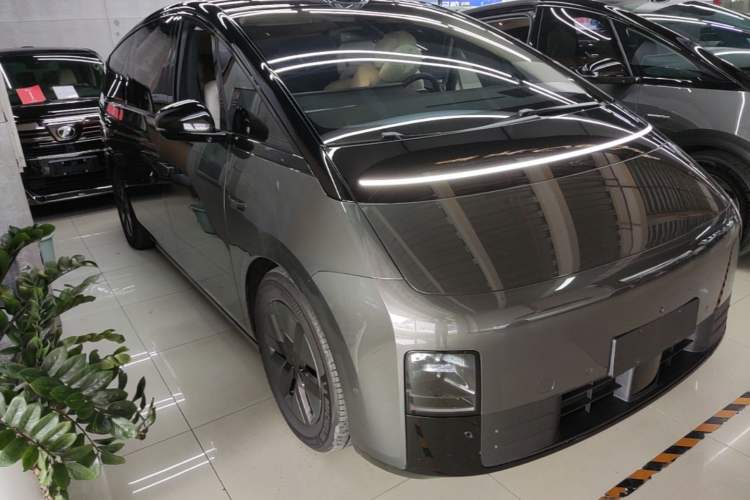 Li Auto MEGA 2025 — 3