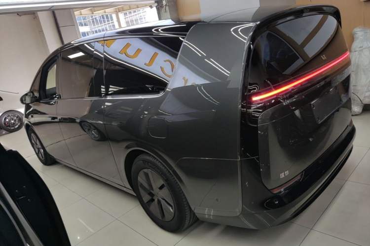 Li Auto MEGA 2025 — 4