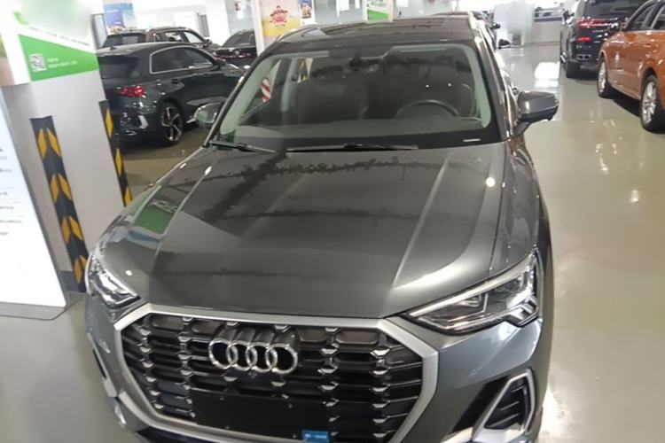 Audi Q3 2021 — 2