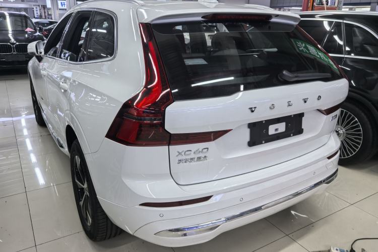 Volvo XC60 2026 — 4