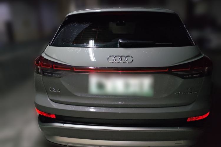 Audi Q4 e-tron 2023 — фото 3