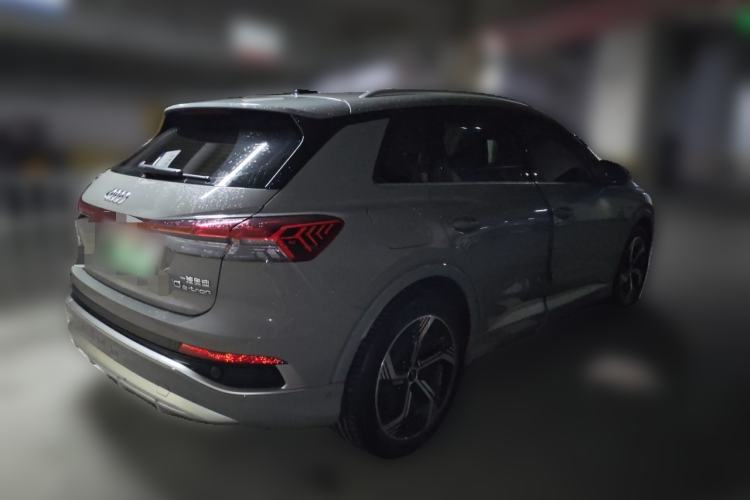 Audi Q4 e-tron 2023 — фото 4