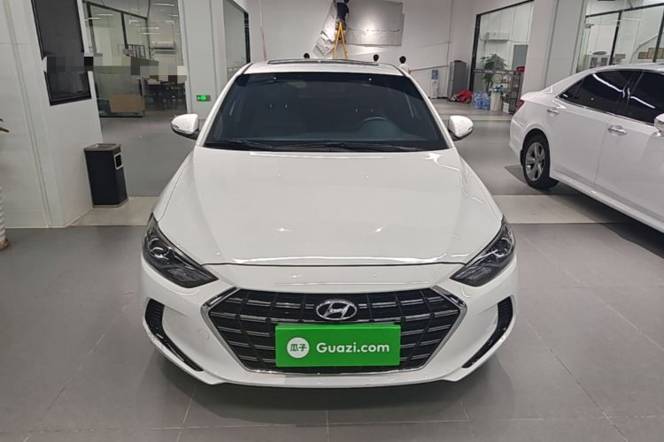 Hyundai Elantra 2020 — 2