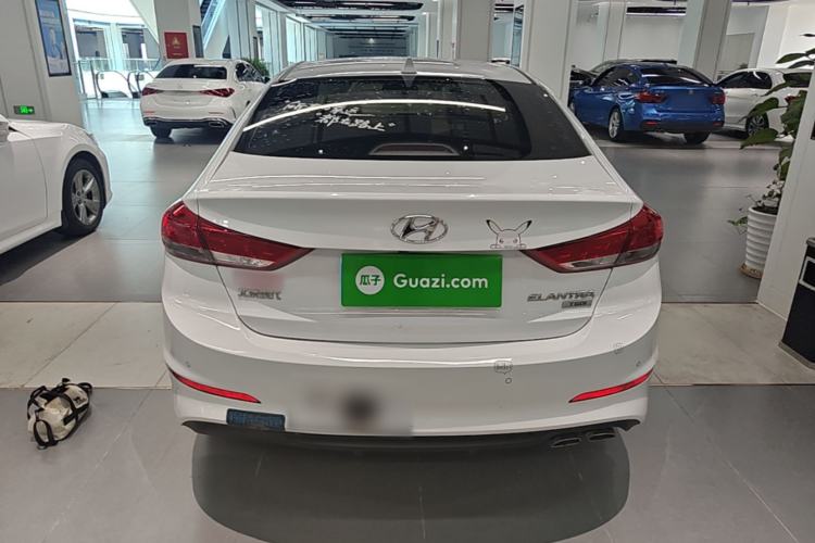 Hyundai Elantra 2020 — 5