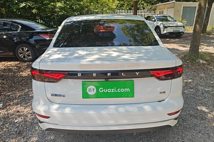 Geely Emgrand 2025 — 5
