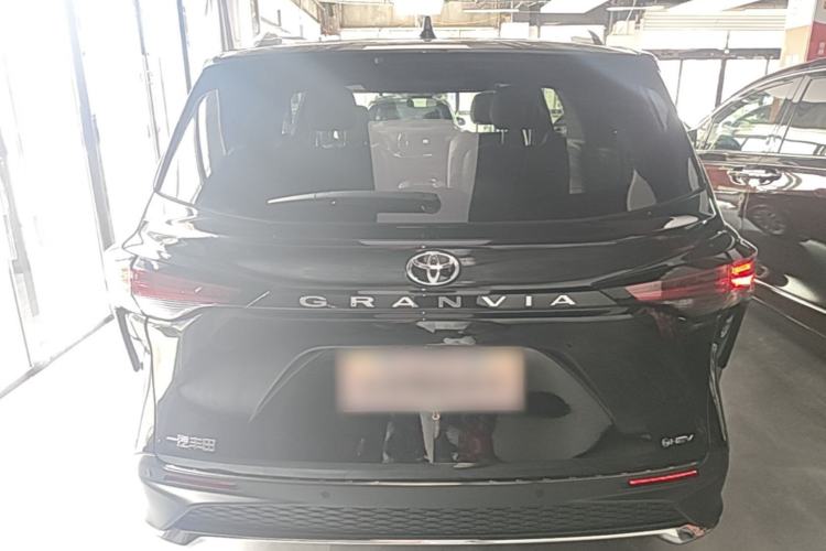 Toyota Granvia 2024 — 5