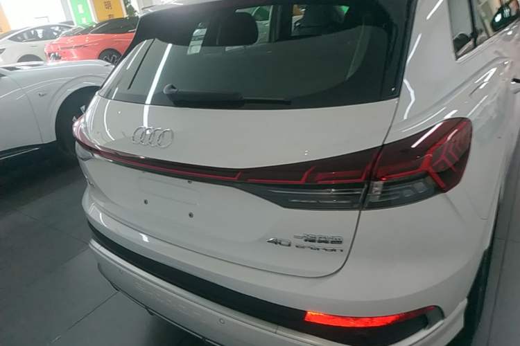 Audi Q4 e-tron 2024 — 5