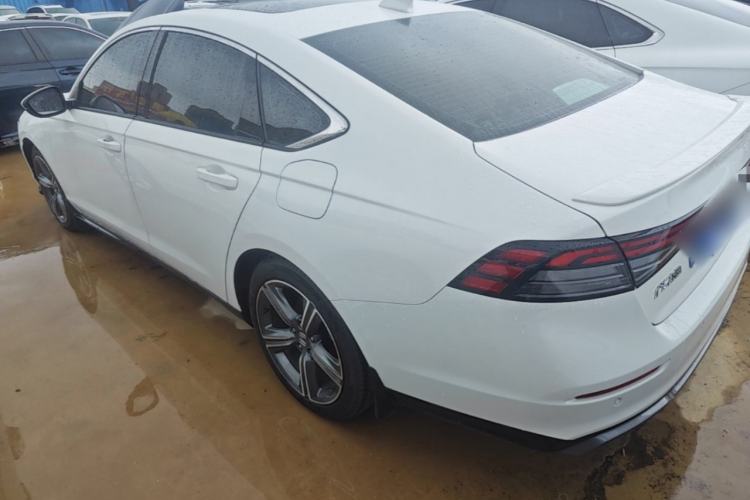 Honda Accord 2025 — 4