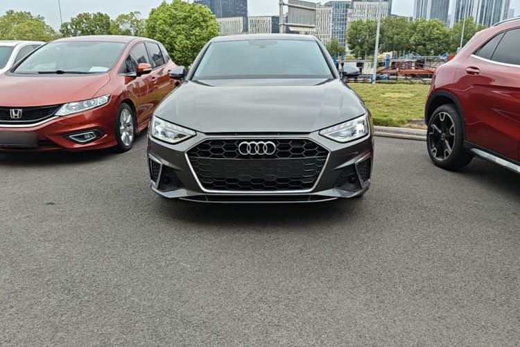 Audi A4 2022 — фото 2