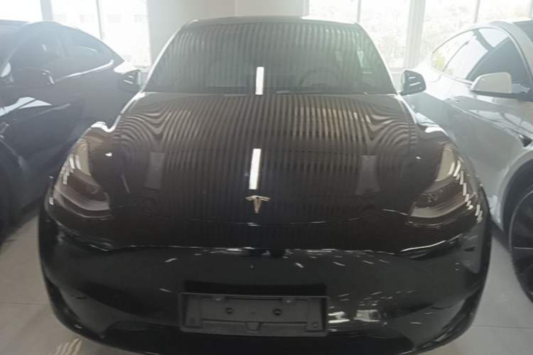 Tesla Model Y 2023 — 2