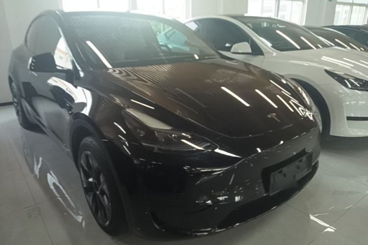 Tesla Model Y 2023 — 3