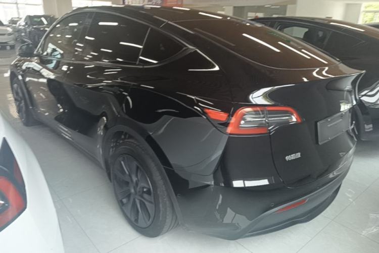 Tesla Model Y 2023 — 4
