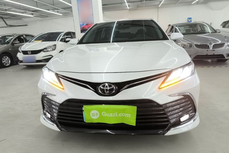 Toyota Camry 2021 — фото 2