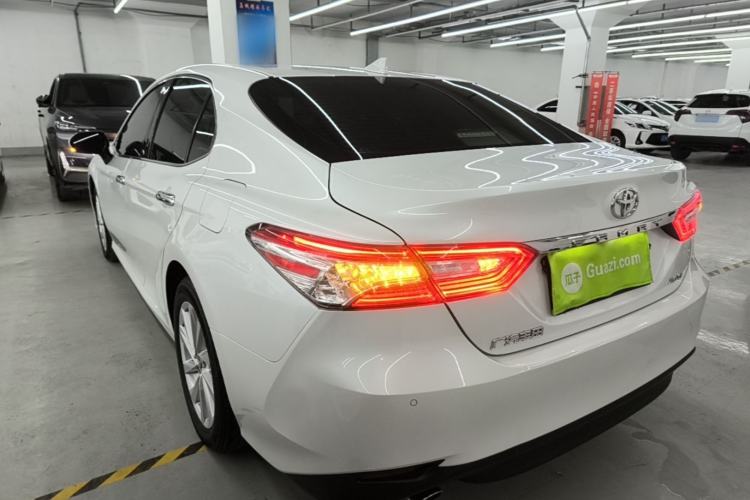 Toyota Camry 2021 — фото 4