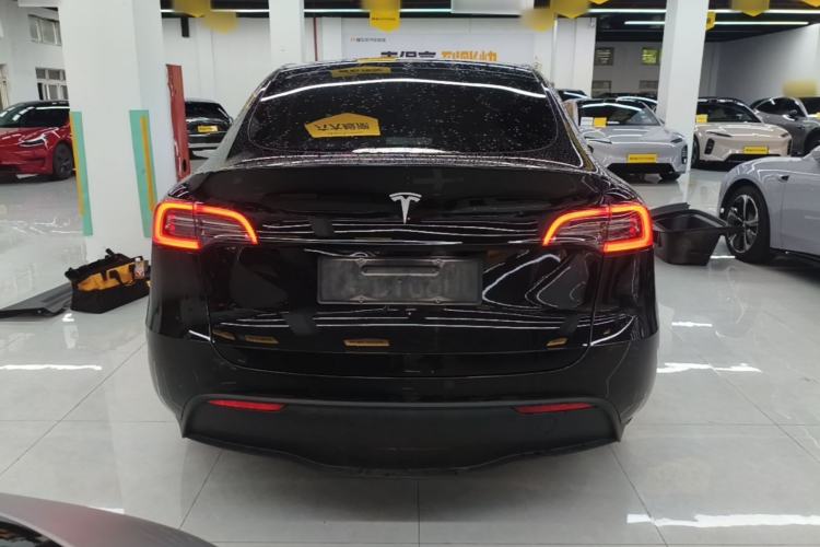 Tesla Model Y 2022 — 5
