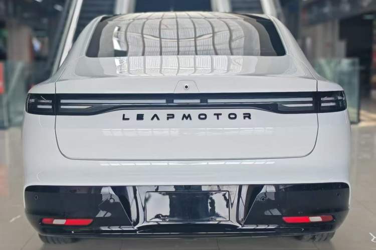 Leapmotor B01 2025 — фото 5