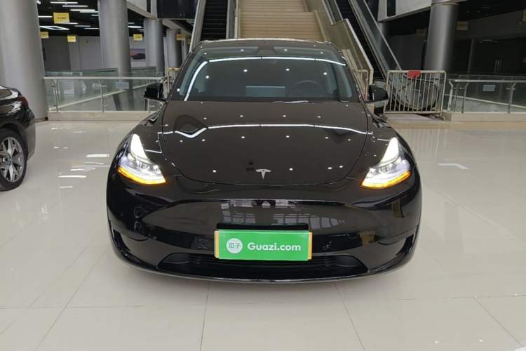 Tesla Model Y 2023 — 2