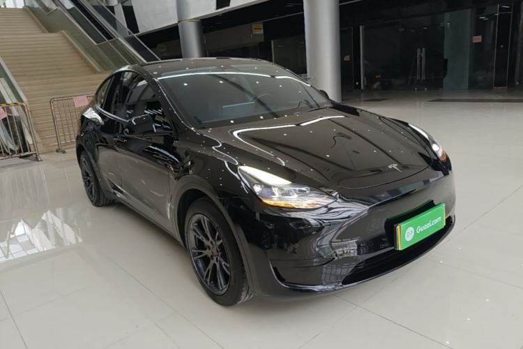 Tesla Model Y 2023 — 3